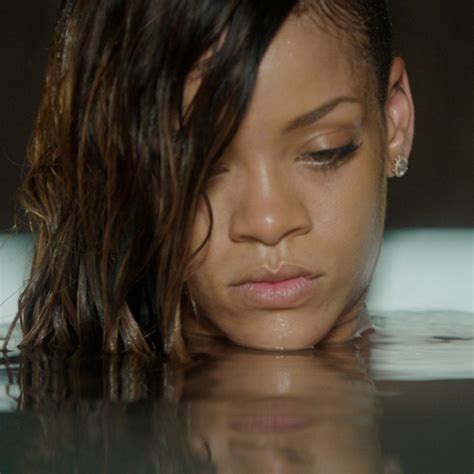 Music video by Rihanna performing Stay (Live on SNL). ©: 2012